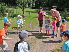 Kita Selbach am Wildbienenhotel