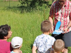 Kita Selbach am Wildbienenhotel