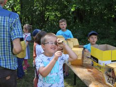 Kita Selbach am Wildbienenhotel